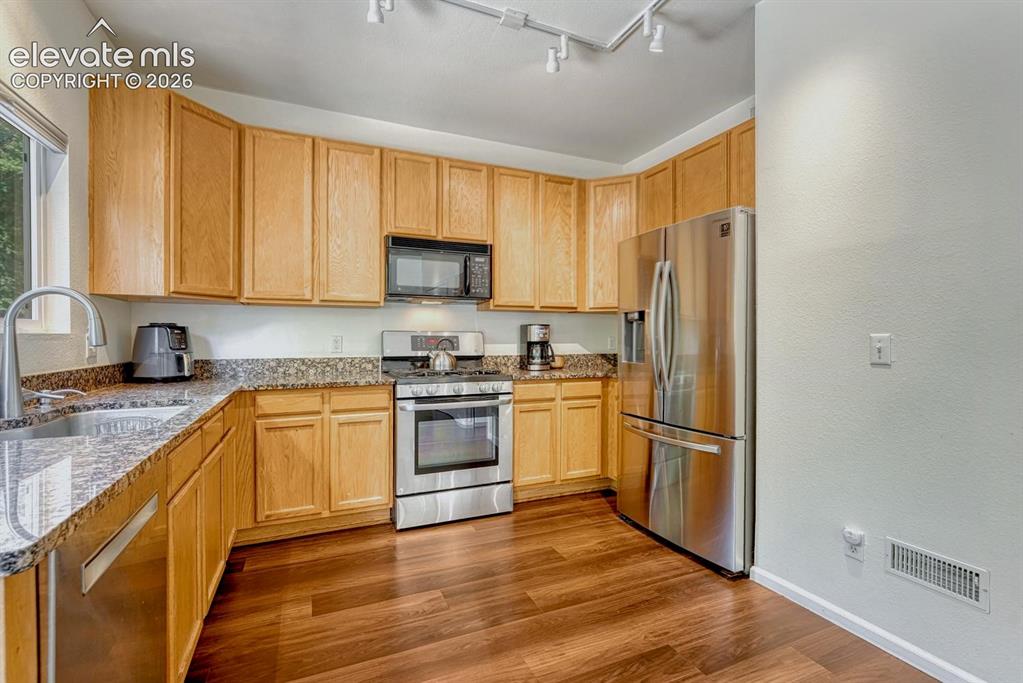 Image 11 of 50: Kitchen