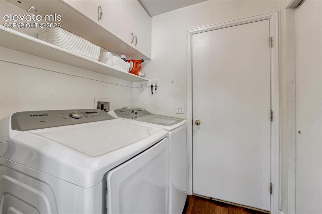 Image 17 of 50: Washer and dryer included