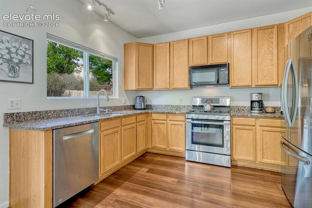 Image 8 of 50: Kitchen