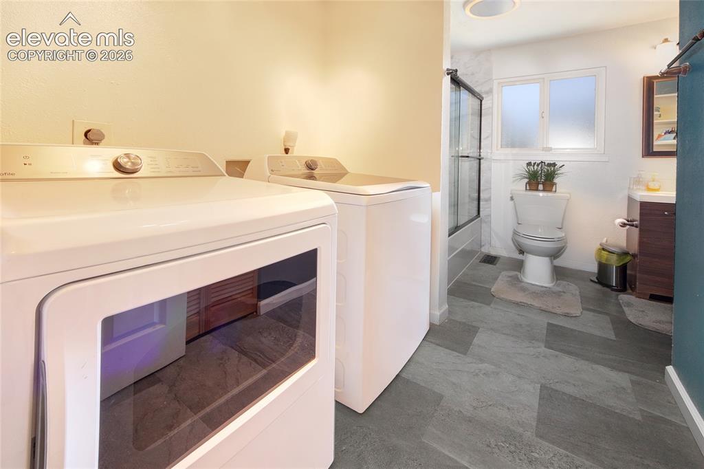 Image 15 of 26: Clothes washer and dryer stay with home