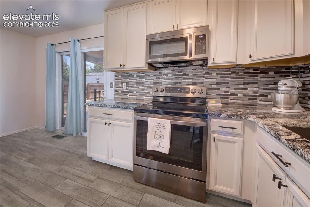 Image 3 of 26: Kitchen lvt floor