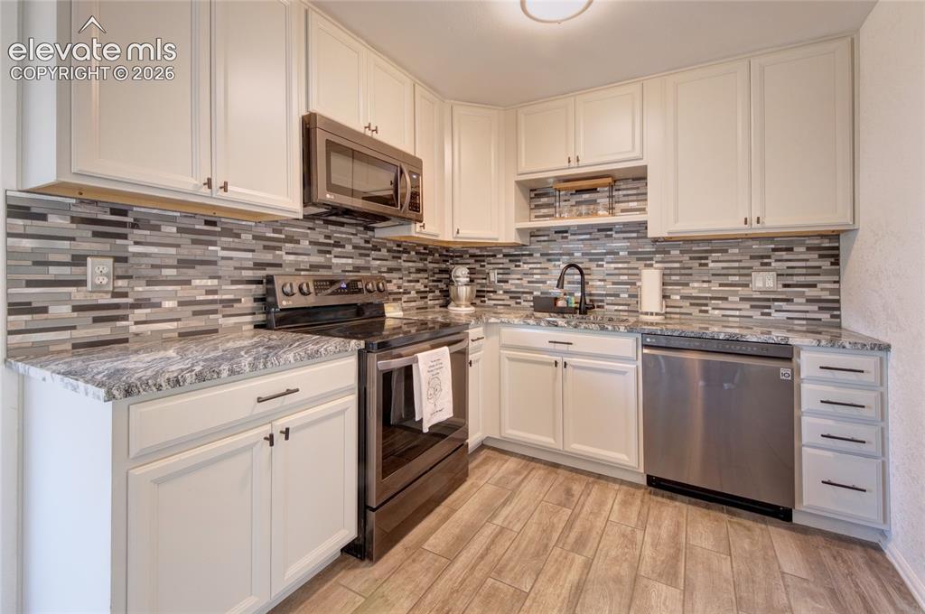 Image 4 of 26: Kitchen soft close cabinets and drawers cabinets