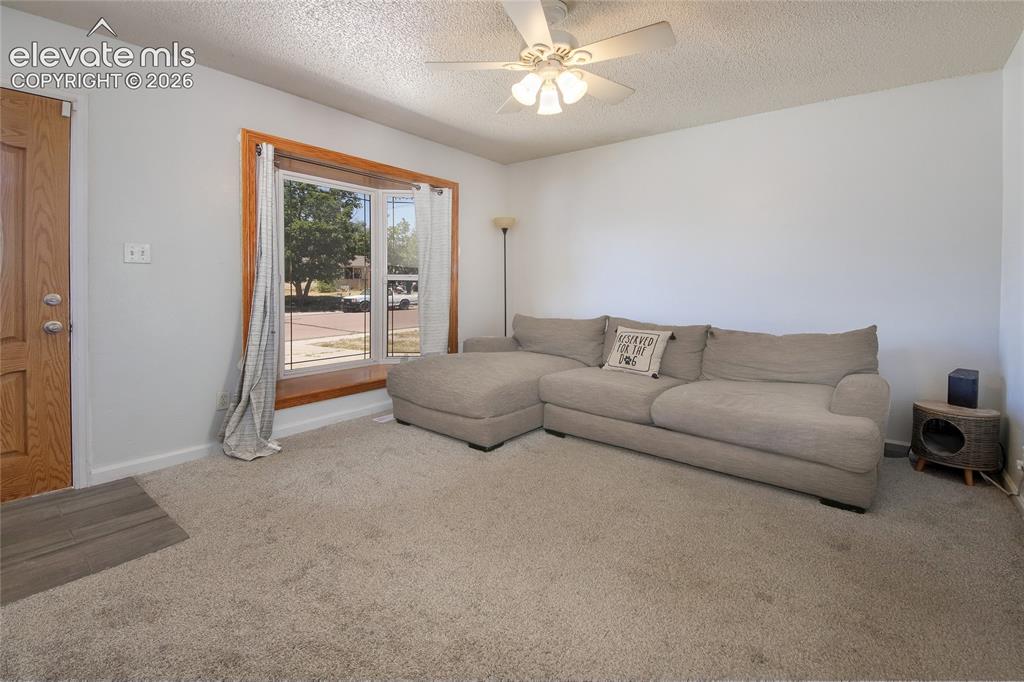 Image 7 of 26: Living room