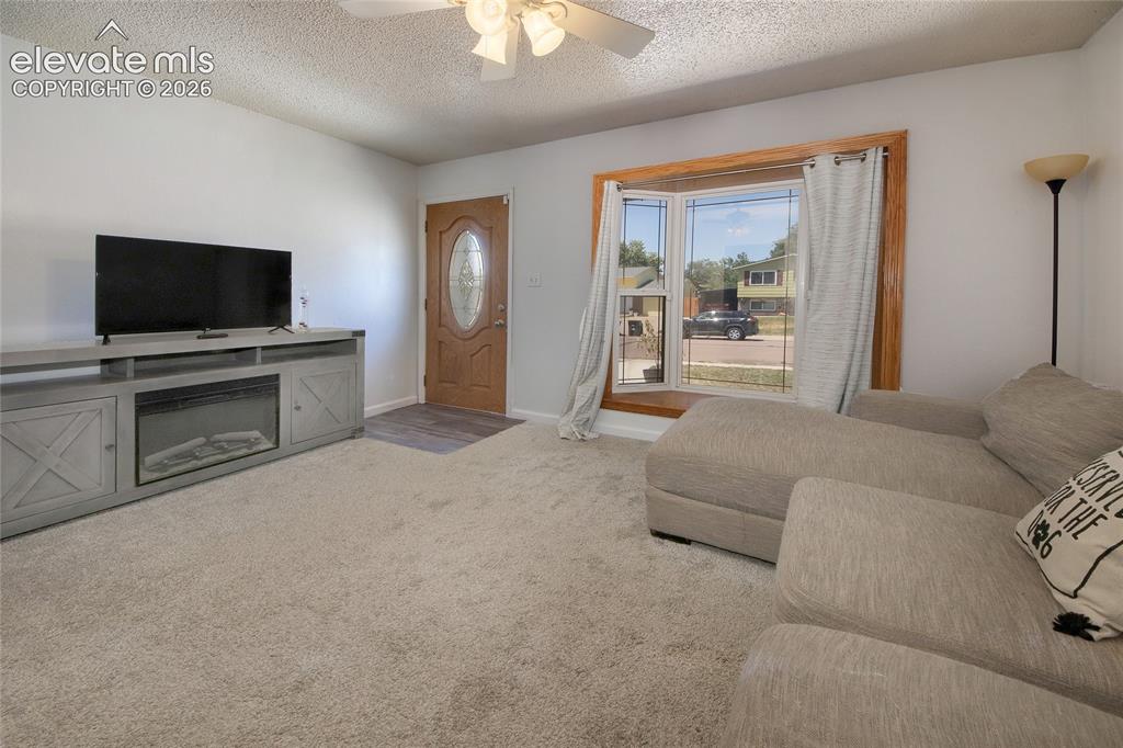 Image 8 of 26: Living room lvt entry