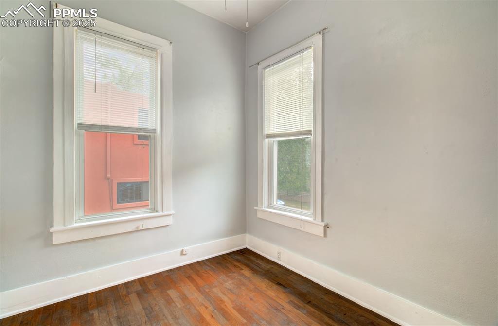Image 14 of 31: Bedroom