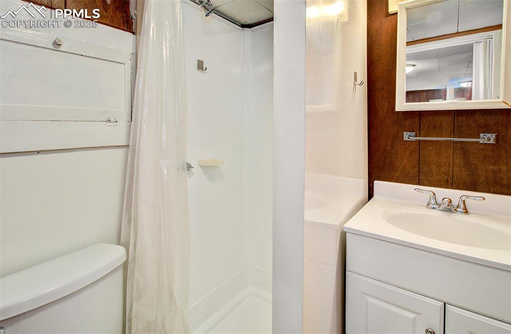 Image 26 of 31: Bathroom