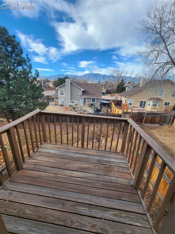 Image 11 of 16: Deck