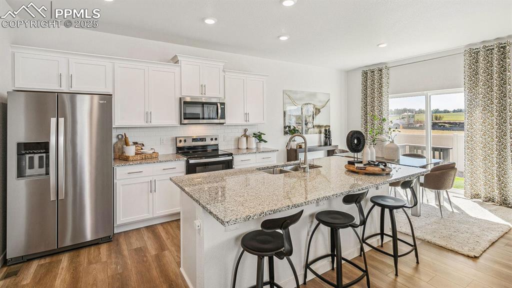 Image 11 of 25: Kitchen