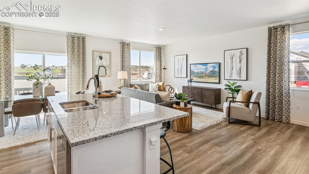 Image 13 of 25: Kitchen