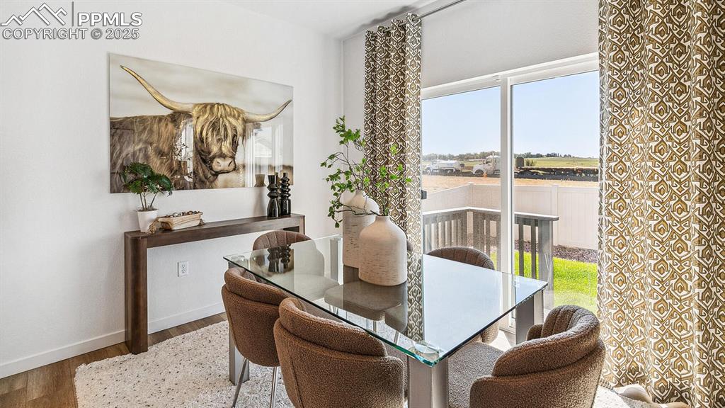 Image 14 of 25: Dining Area