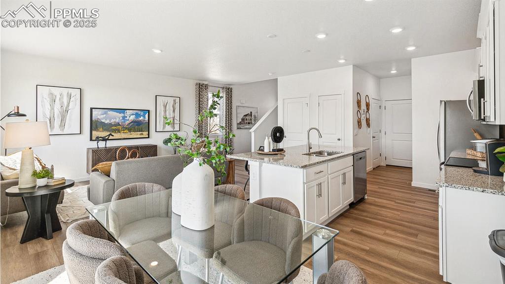 Image 2 of 25: Kitchen