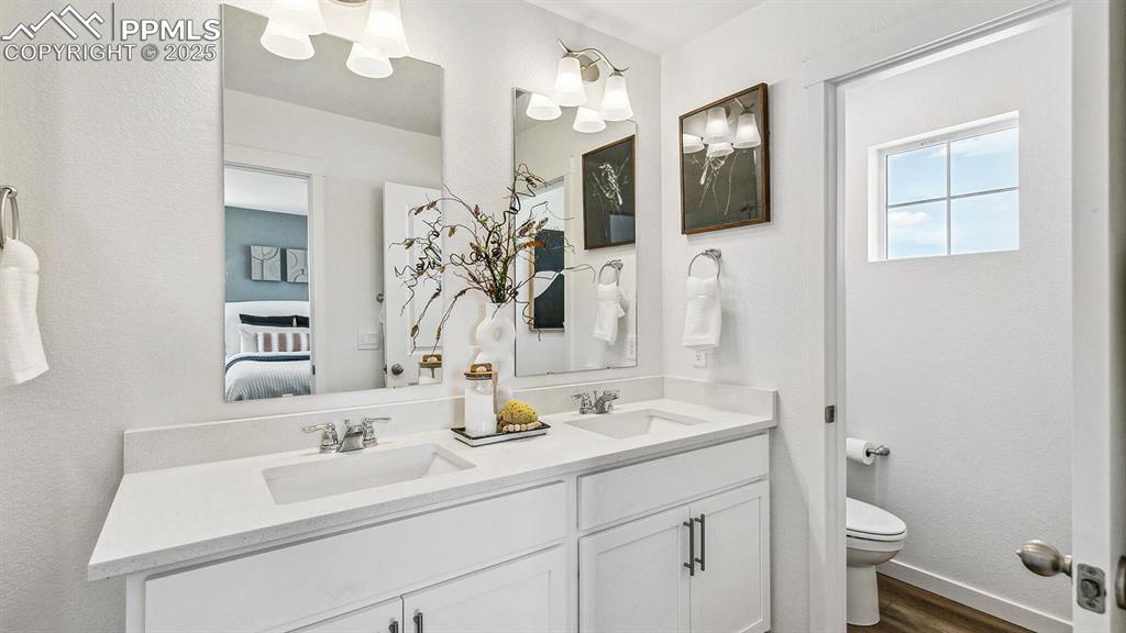 Image 20 of 25: Bathroom