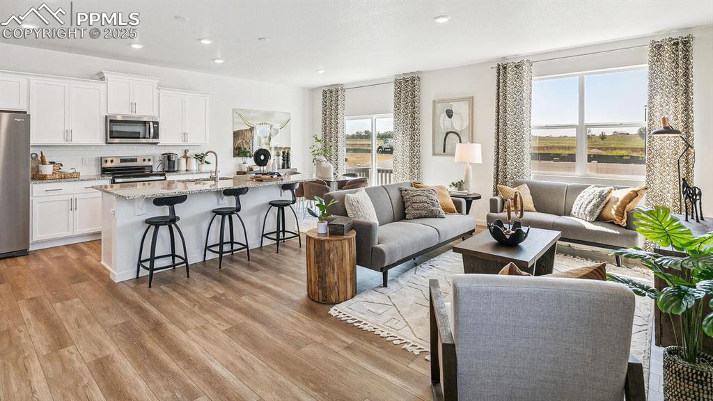 Image 3 of 25: Living Room