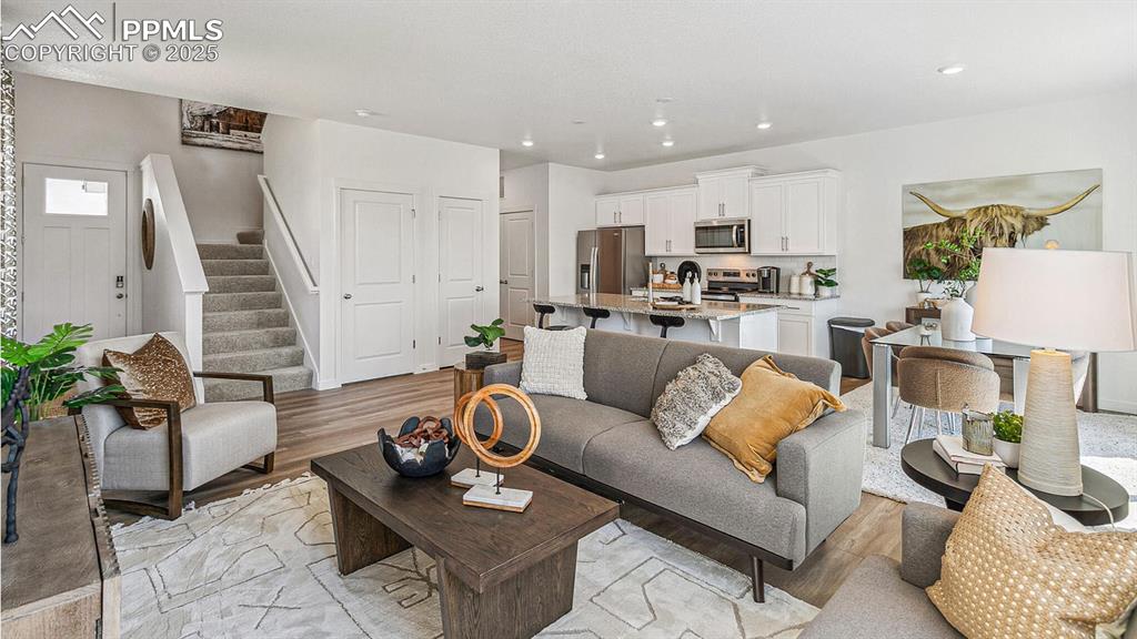 Image 4 of 25: Living Room