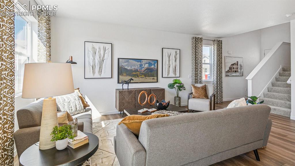 Image 5 of 25: Living Room