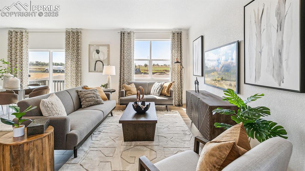 Image 7 of 25: Living Room