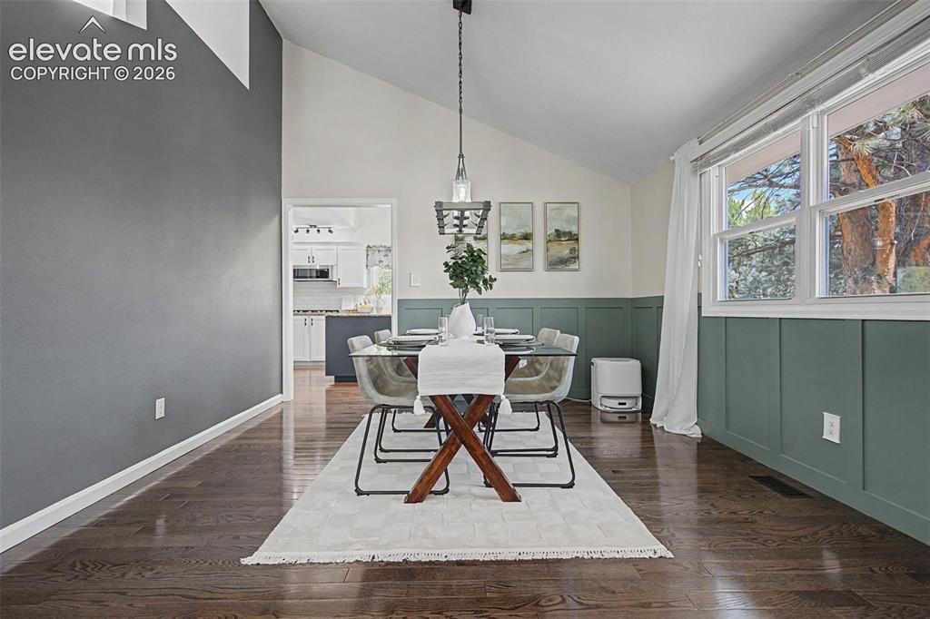 Image 14 of 47: Beautiful Floors