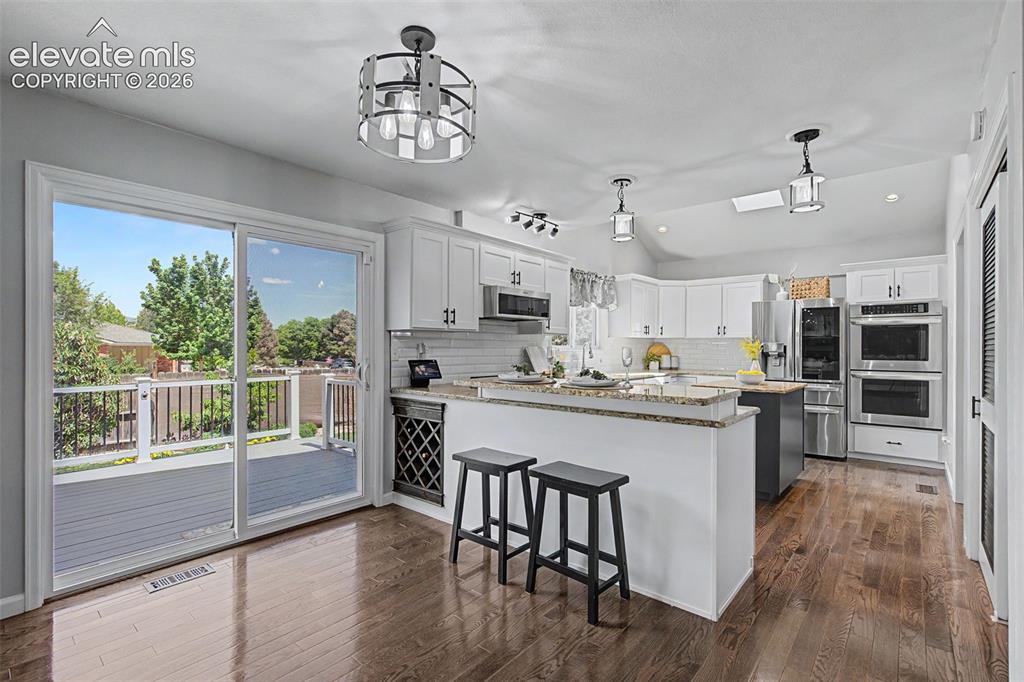 Image 18 of 47: Breakfast bar and access walkout to the composite deck