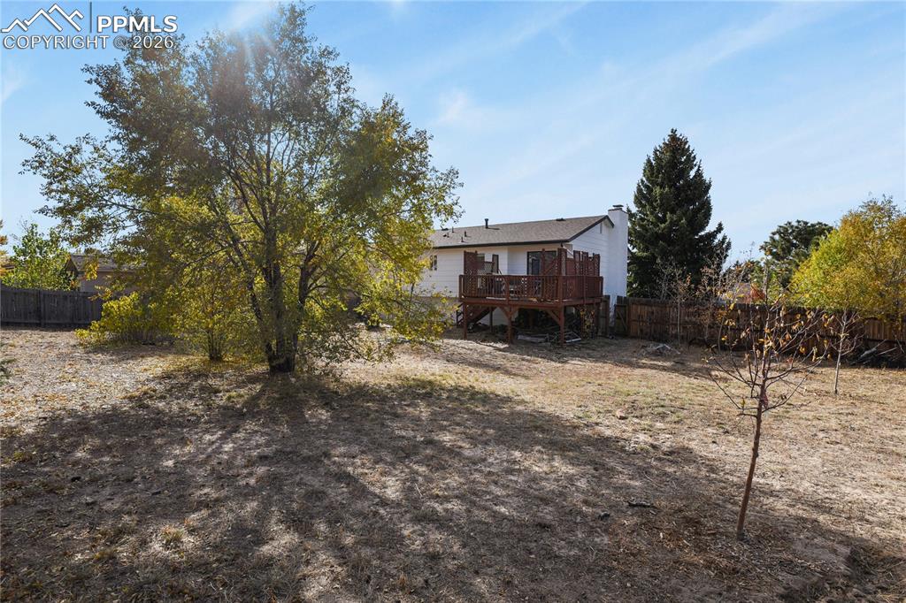 Image 26 of 30: Yard