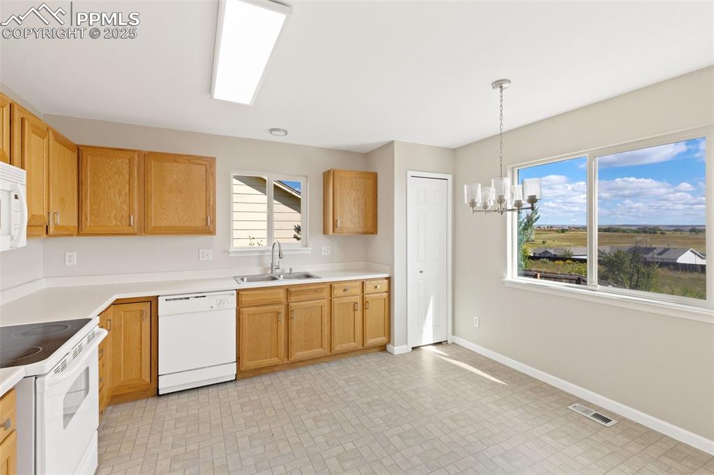 Image 21 of 50: Country-style kitvhen with room for dining by the window overlooking tha ba