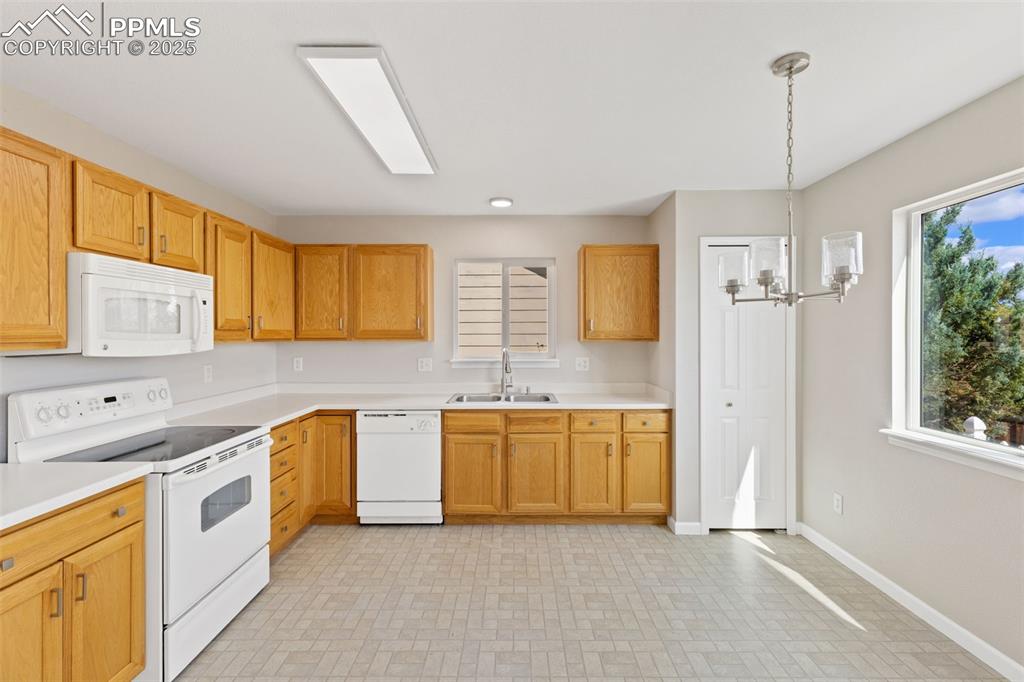 Image 24 of 50: Abundant counter and cabinet space