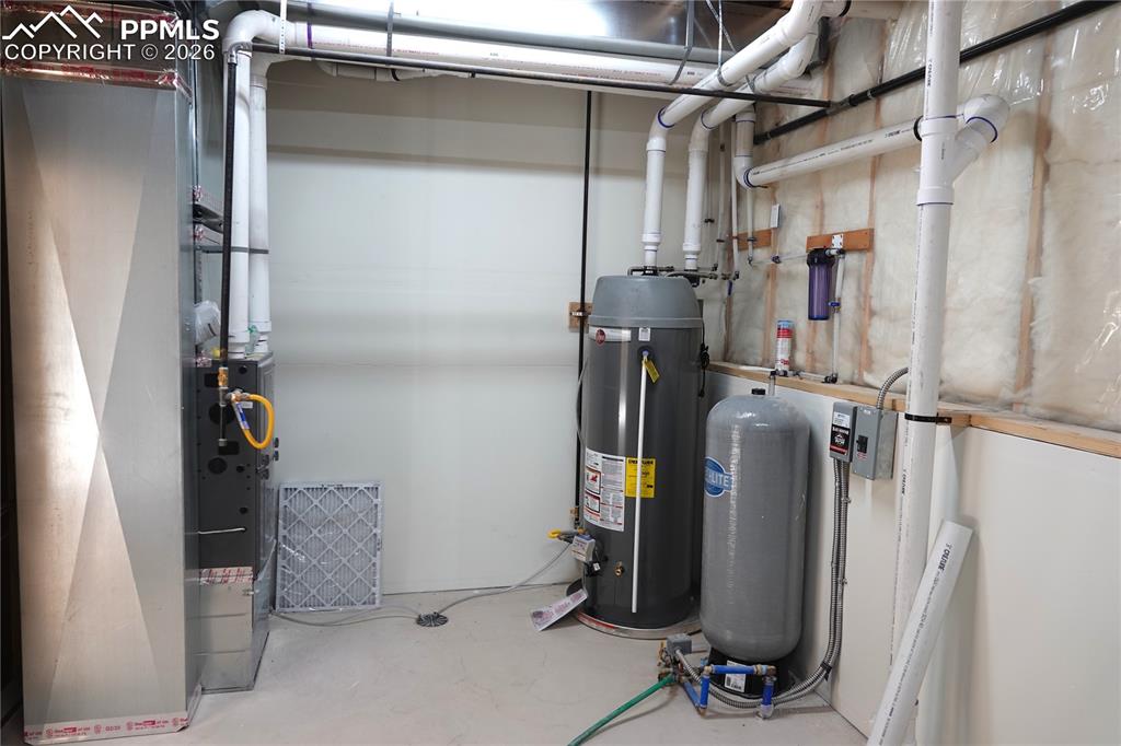 Image 12 of 21: Kitchen