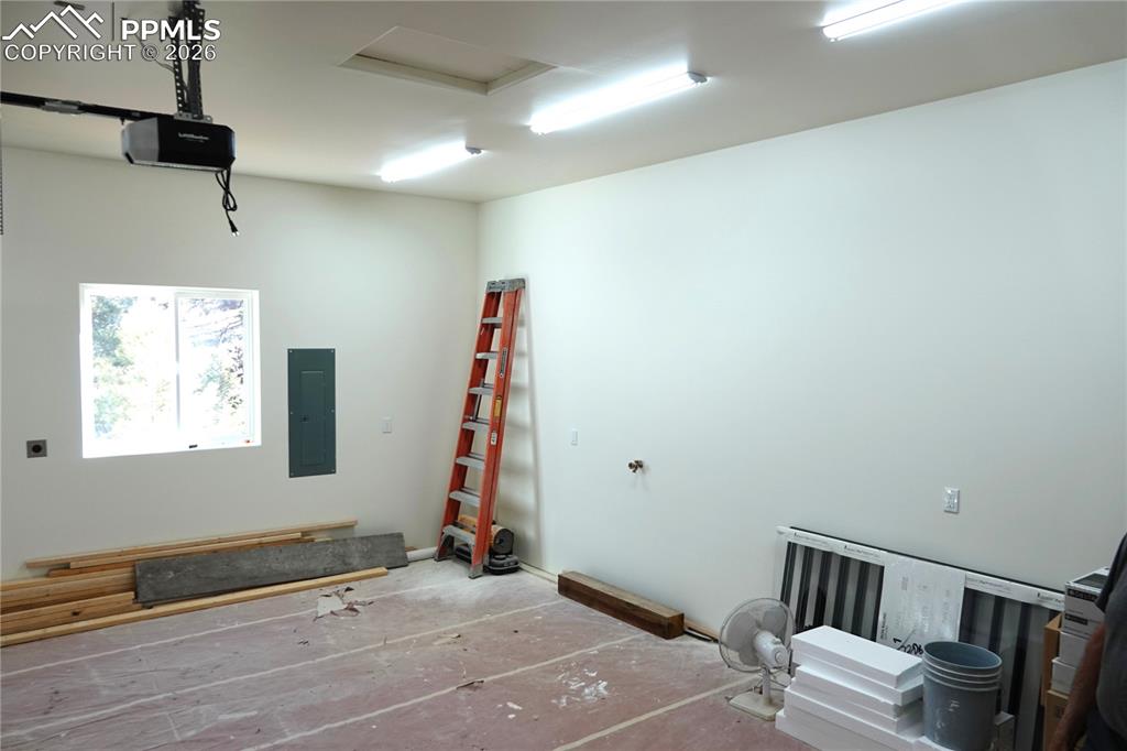 Image 5 of 21: Entry