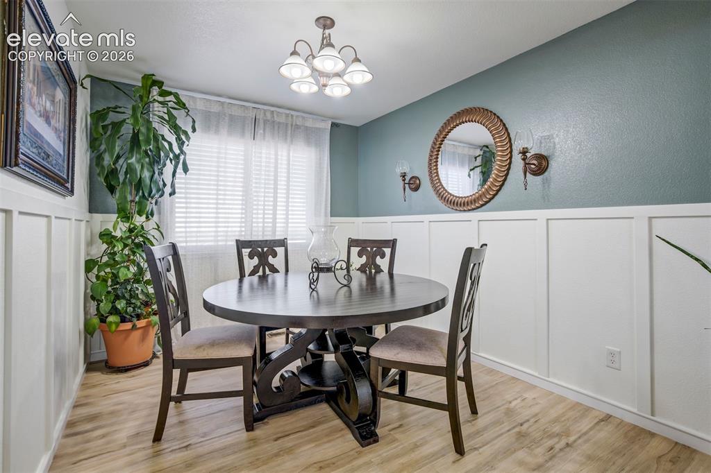 Image 10 of 49: Dining Area