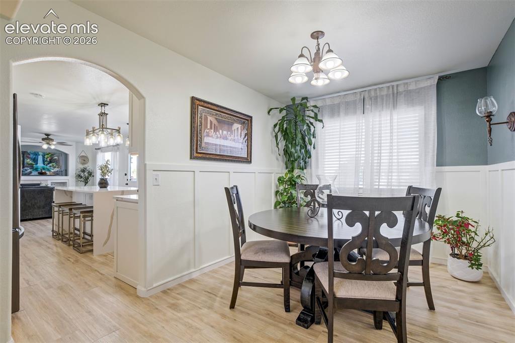 Image 11 of 49: Dining Area