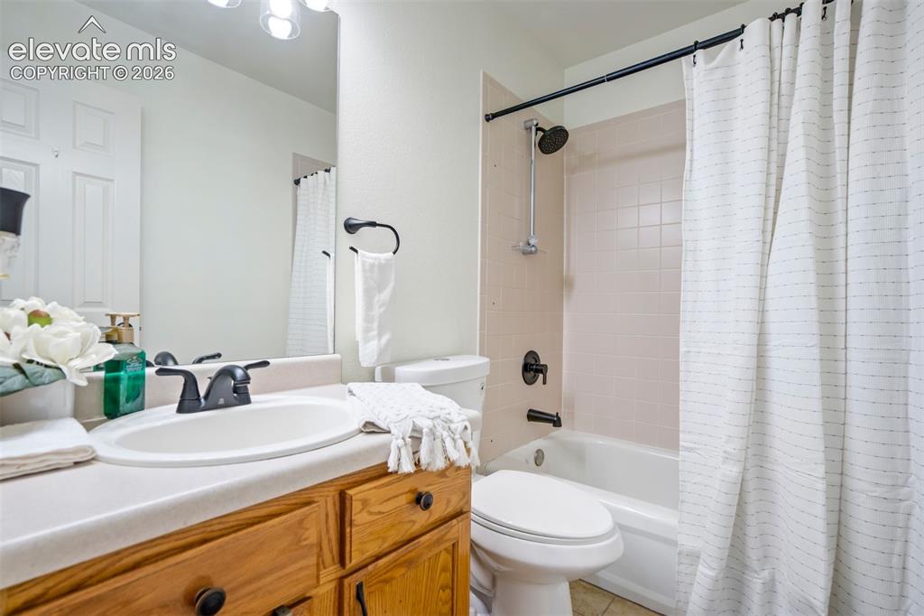 Image 36 of 49: Bathroom