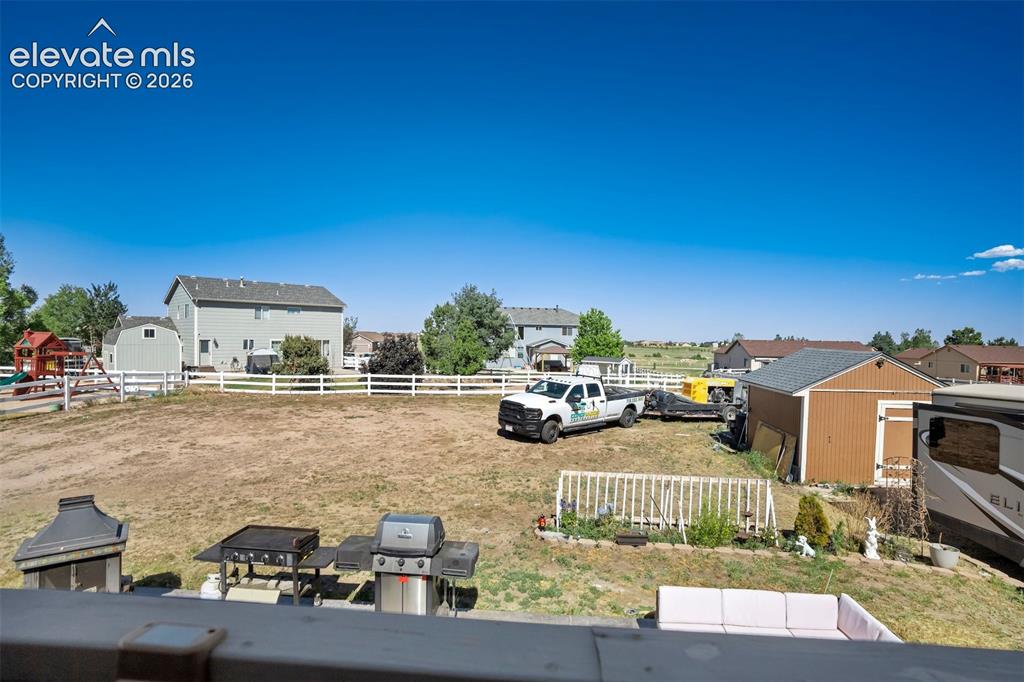Image 48 of 49: Yard