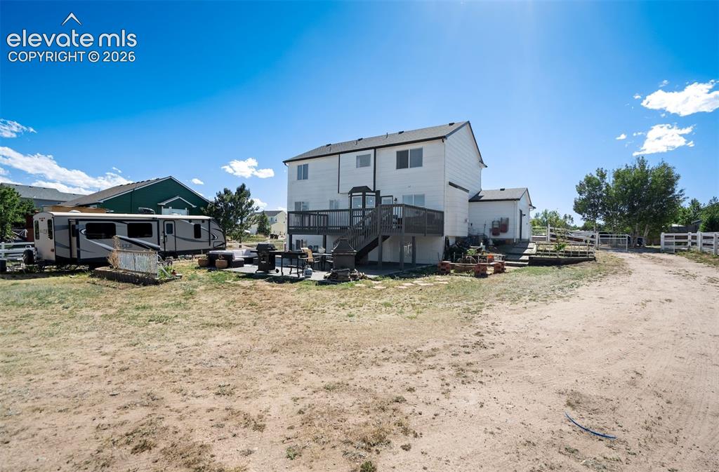Image 49 of 49: Back of Structure