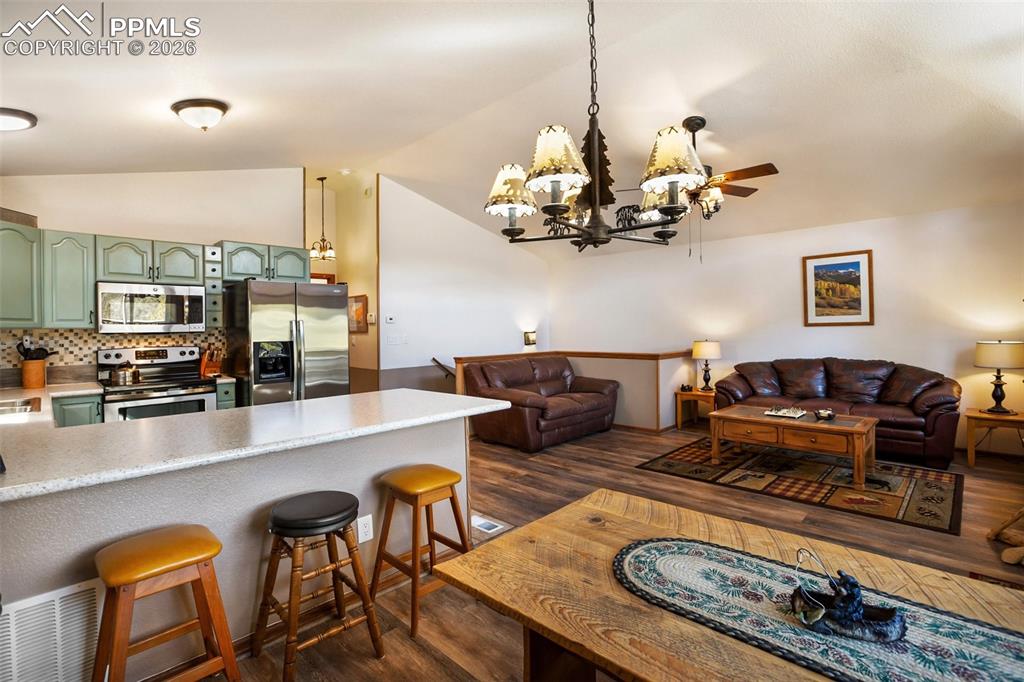 Image 18 of 45: Kitchen