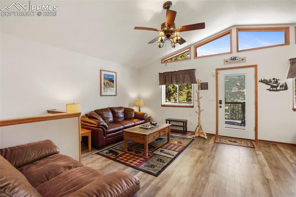 Image 19 of 45: Living Room