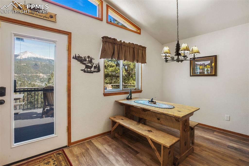 Image 20 of 45: Dining Area