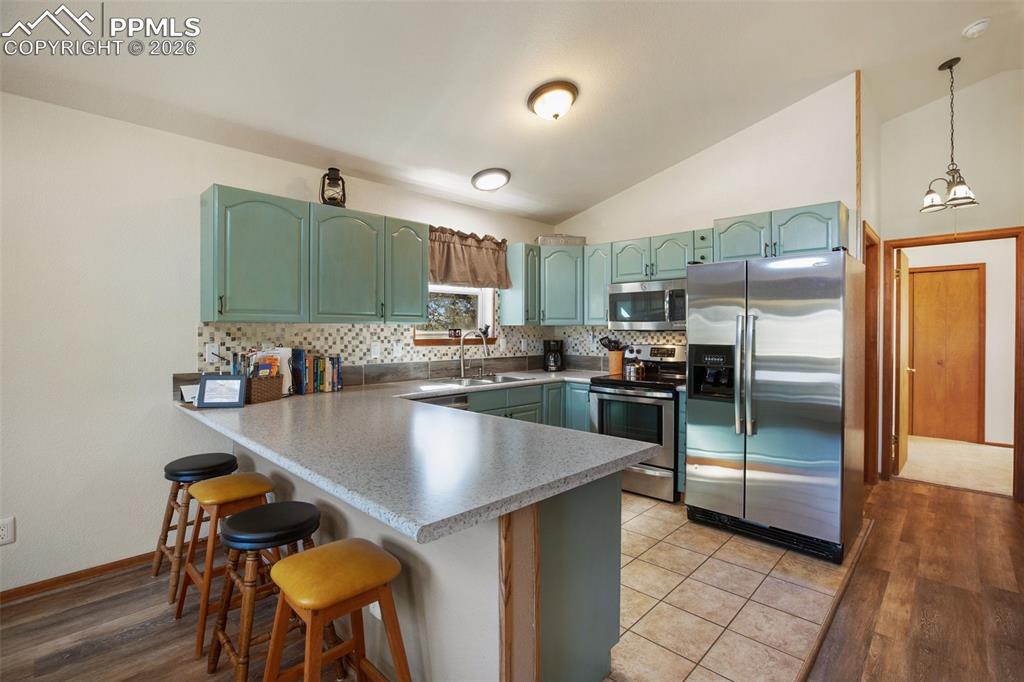 Image 22 of 45: Kitchen