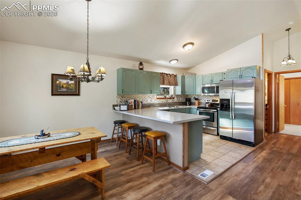 Image 23 of 45: Kitchen