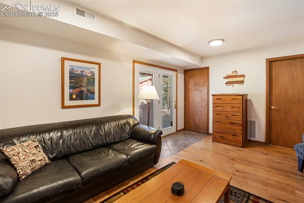 Image 34 of 45: Living Room