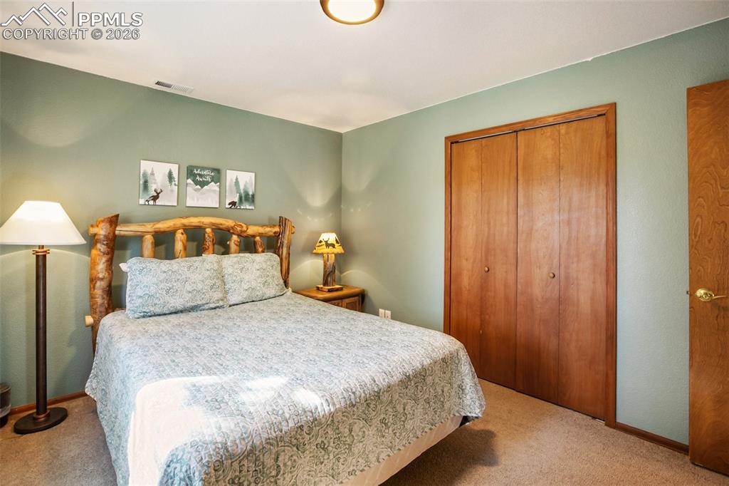 Image 38 of 45: Bedroom