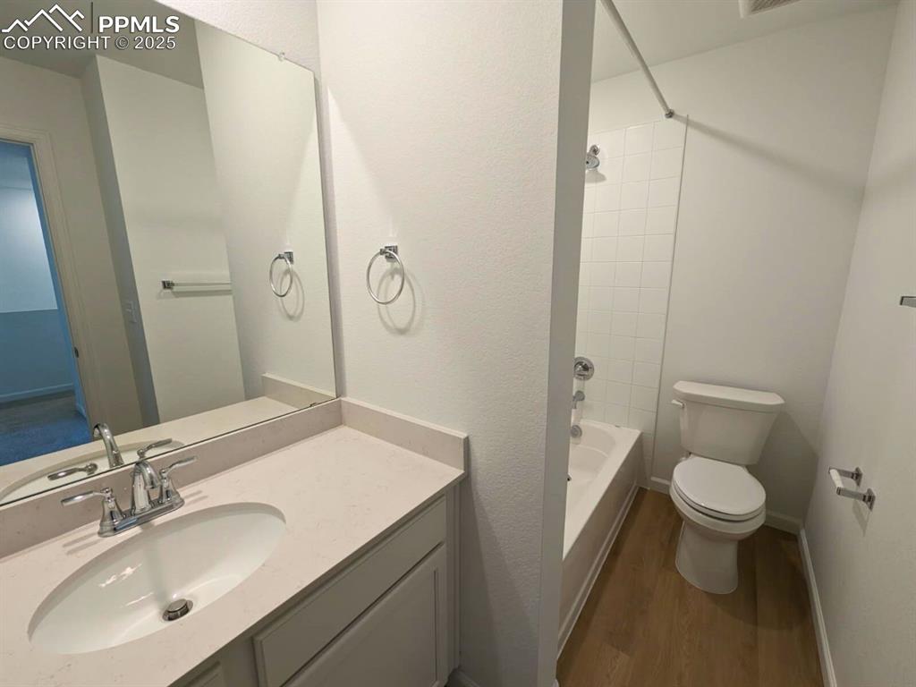 Image 7 of 12: Bathroom