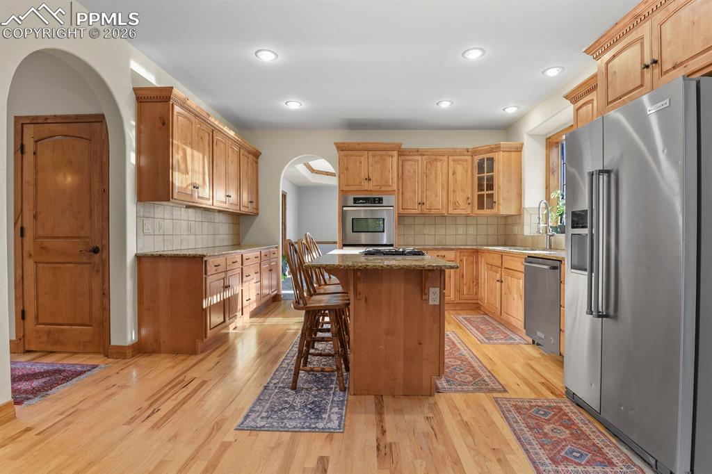 Image 12 of 50: Kitchen