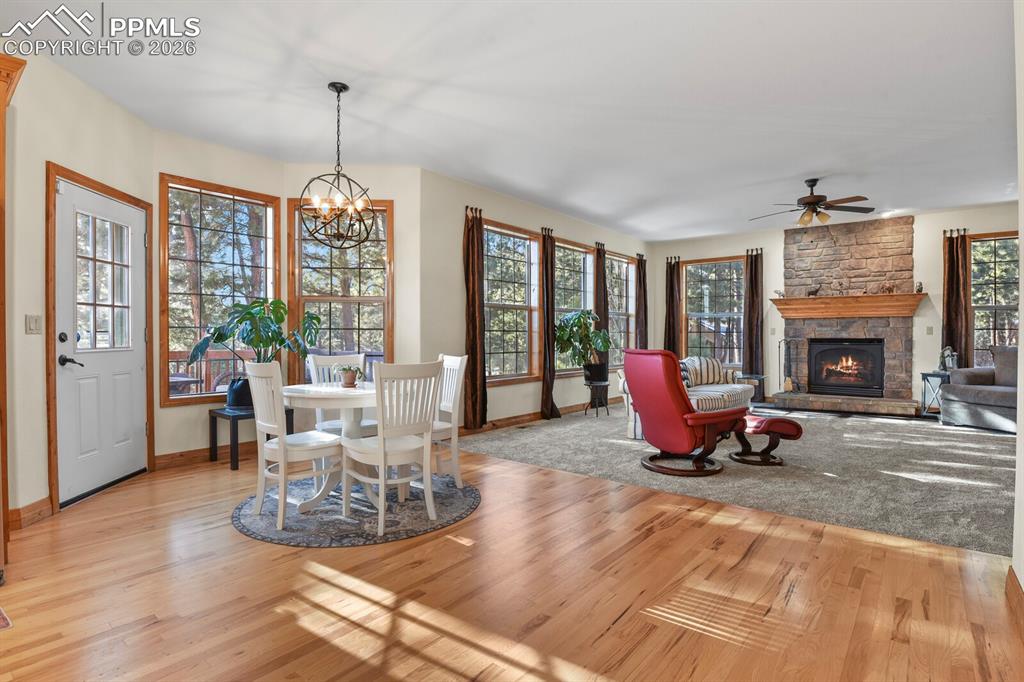 Image 13 of 50: Breakfast Area