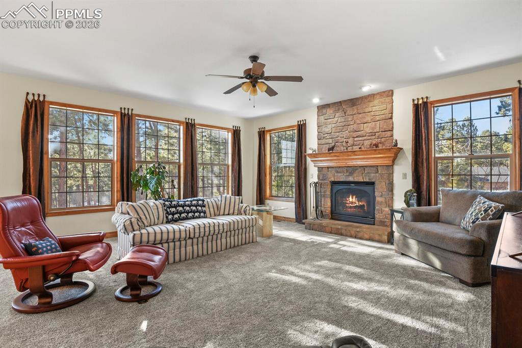 Image 17 of 50: Living Room