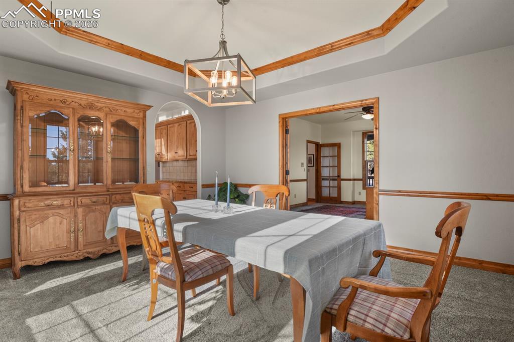 Image 21 of 50: Dining Room