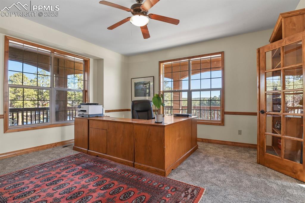 Image 23 of 50: Office