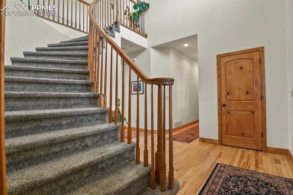 Image 25 of 50: Stairs