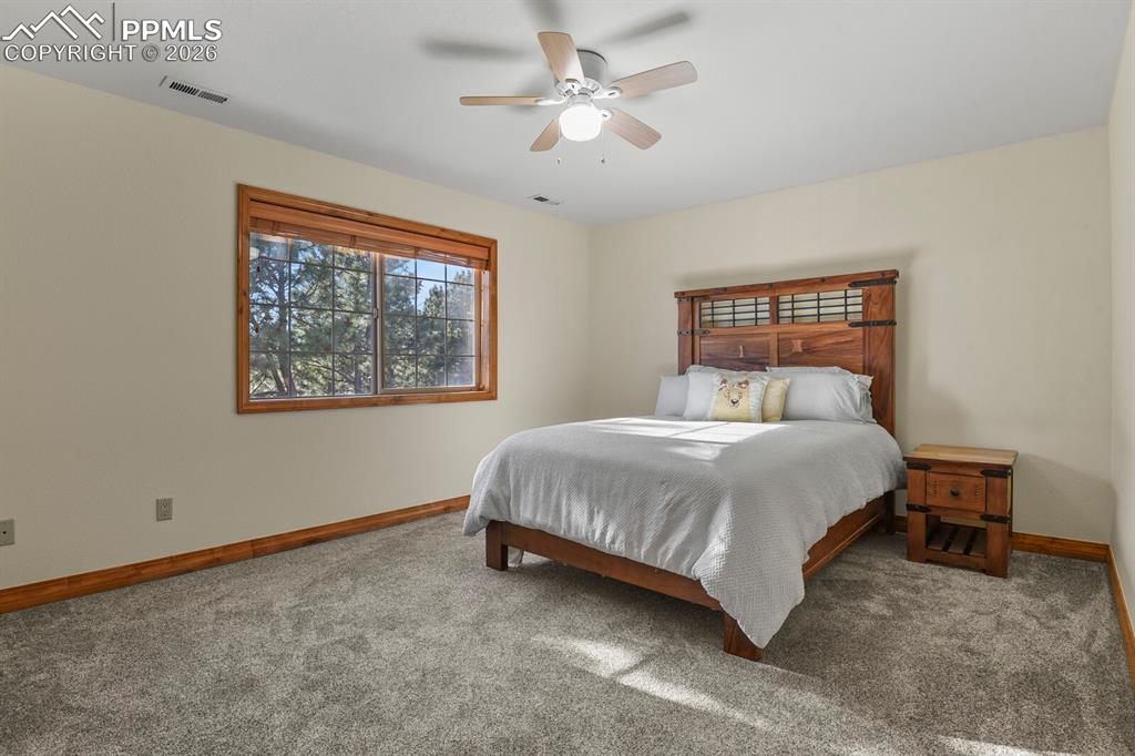 Image 32 of 50: Bedroom