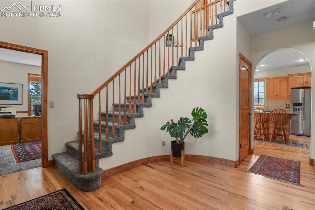 Image 8 of 50: Entrance Foyer