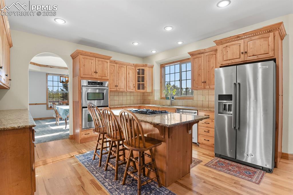 Image 9 of 50: Kitchen