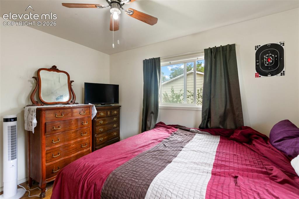Image 11 of 21: Bedroom